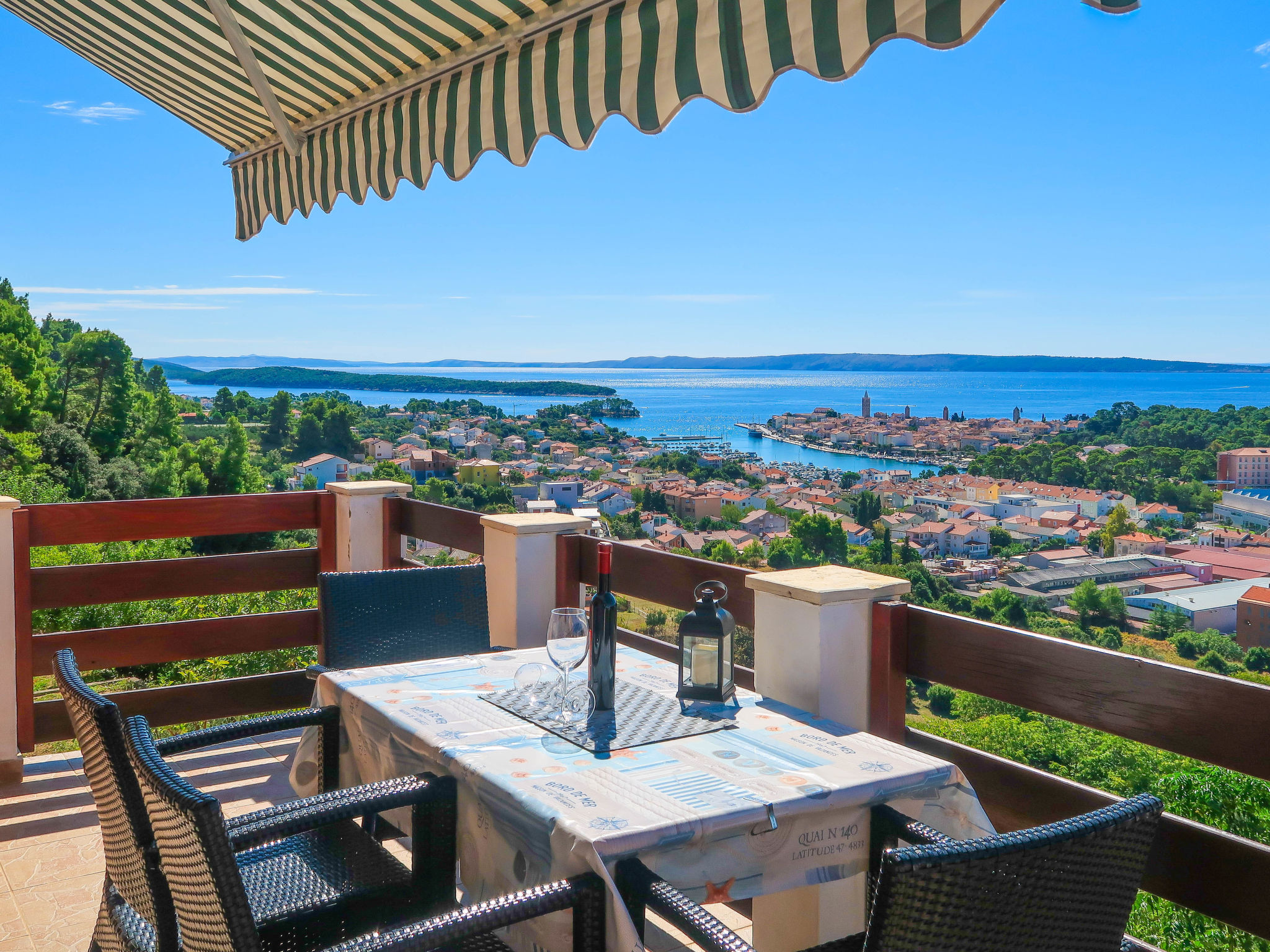 Photo 1 - Appartement de 2 chambres à Rab avec jardin et vues à la mer