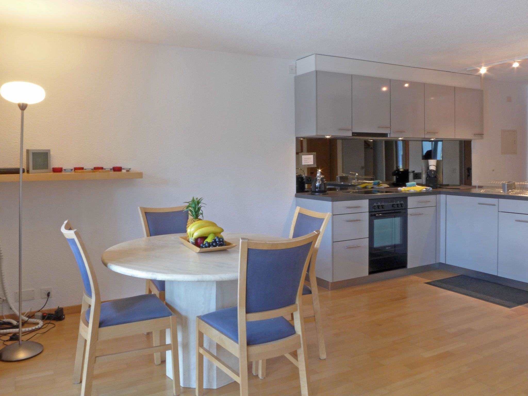 Photo 3 - Apartment in Lauterbrunnen with terrace and mountain view