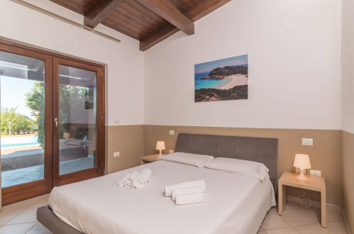 Photo 4 - Maison de 4 chambres à Trinità d'Agultu e Vignola avec piscine privée et vues à la mer