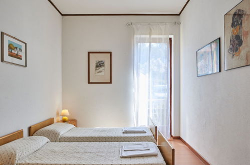 Foto 14 - Apartment mit 2 Schlafzimmern in Porto Valtravaglia mit schwimmbad und blick auf die berge