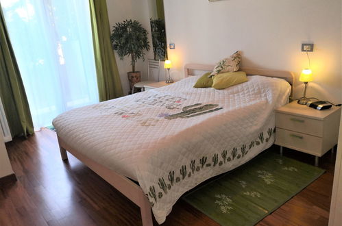 Foto 5 - Appartamento con 2 camere da letto a Lazise con piscina e giardino