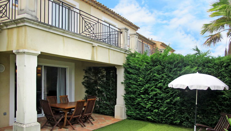 Foto 1 - Casa de 2 habitaciones en Roquebrune-sur-Argens con piscina y vistas al mar