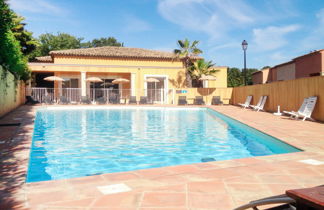 Photo 3 - 2 bedroom House in Roquebrune-sur-Argens with swimming pool and sea view