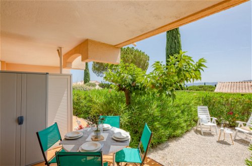 Photo 1 - Apartment in Sainte-Maxime with swimming pool and garden