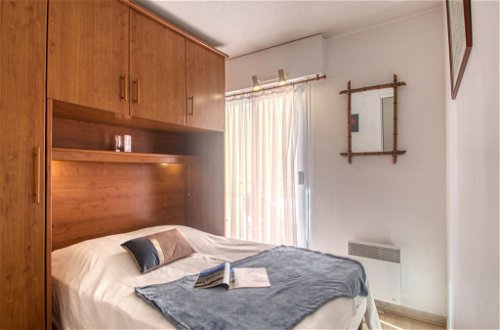 Foto 5 - Appartamento con 1 camera da letto a Fréjus con terrazza e vista mare