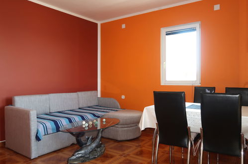 Foto 8 - Apartamento de 1 quarto em Senj com jardim