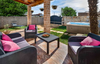 Photo 1 - 2 bedroom House in Marčana with private pool and garden