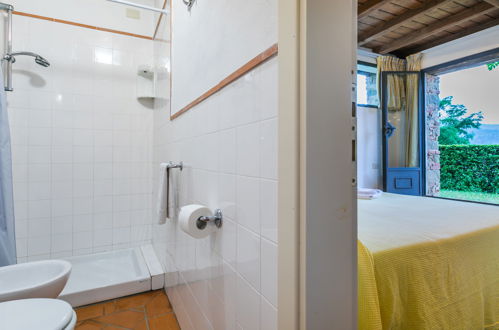 Foto 19 - Haus mit 1 Schlafzimmer in Pescia mit schwimmbad und garten