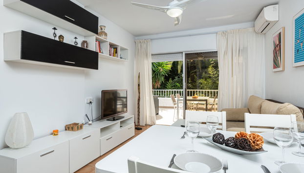 2 bedroom Apartment in Marbella with swimming pool and garden - Photo 3