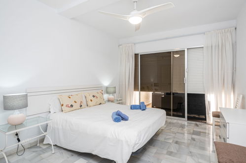 Foto 11 - Appartamento con 1 camera da letto a Marbella con piscina e vista mare