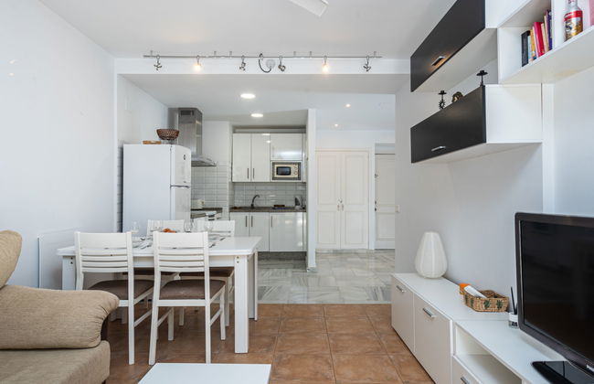 Appartamento con 2 camere da letto a Marbella con piscina e giardino - Foto 8