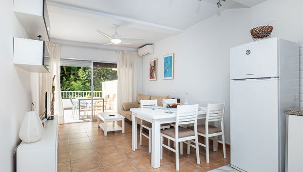 2 bedroom Apartment in Marbella with swimming pool and garden - Photo 4