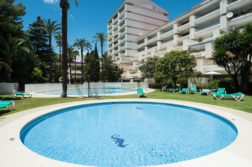 Foto 1 - Apartamento de 1 habitación en Marbella con piscina y vistas al mar