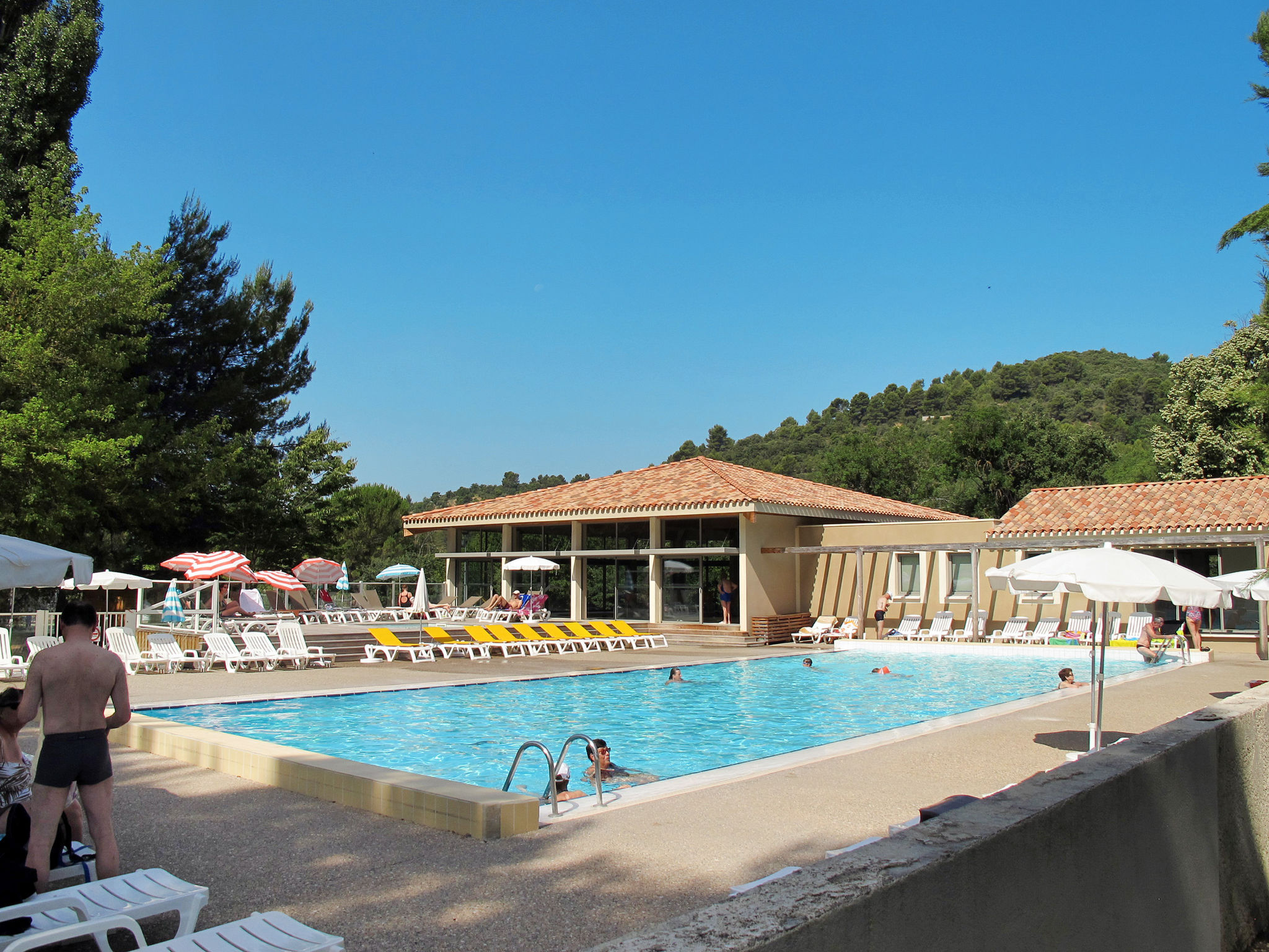 Foto 1 - Casa de 2 habitaciones en Gréoux-les-Bains con piscina y jardín