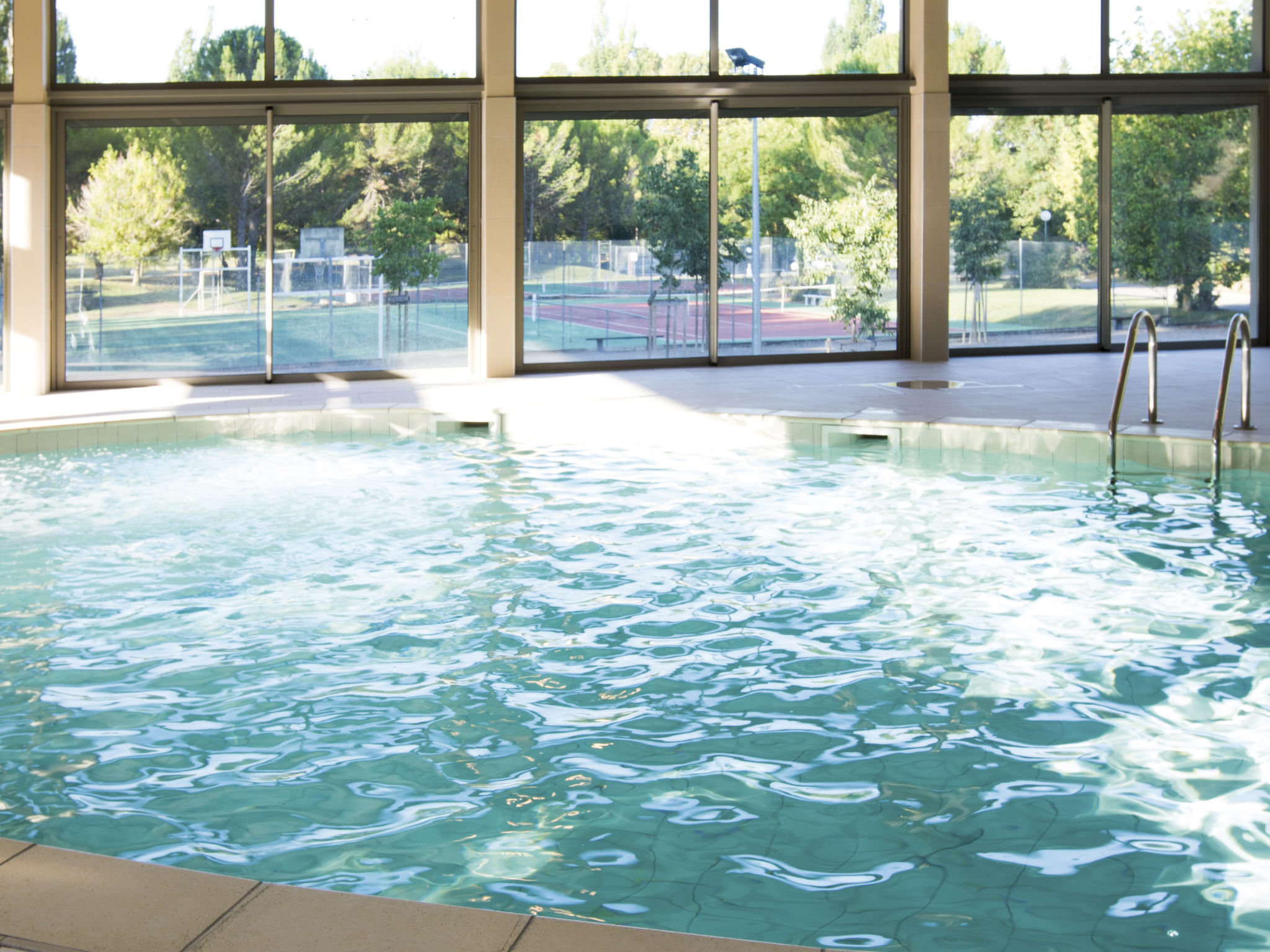 Foto 5 - Casa de 2 habitaciones en Gréoux-les-Bains con piscina y jardín