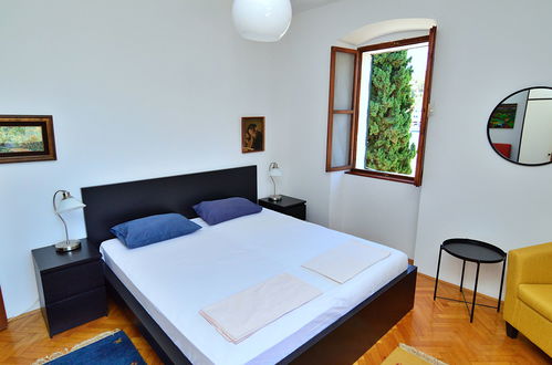 Foto 7 - Casa con 3 camere da letto a Tisno con giardino e terrazza