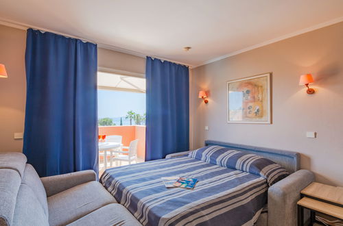 Foto 12 - Apartamento de 2 quartos em Roquebrune-sur-Argens com piscina e terraço