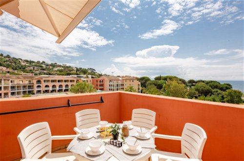 Foto 14 - Apartamento de 2 habitaciones en Roquebrune-sur-Argens con piscina y vistas al mar