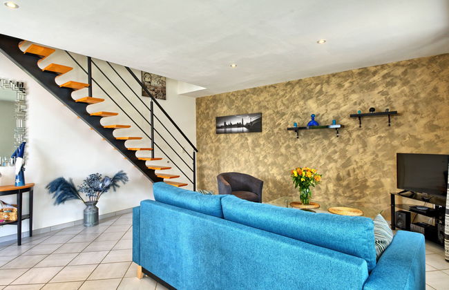 3 bedroom House in Besné with garden and terrace - Photo 3