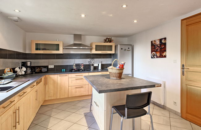 3 bedroom House in Besné with garden and terrace - Photo 6