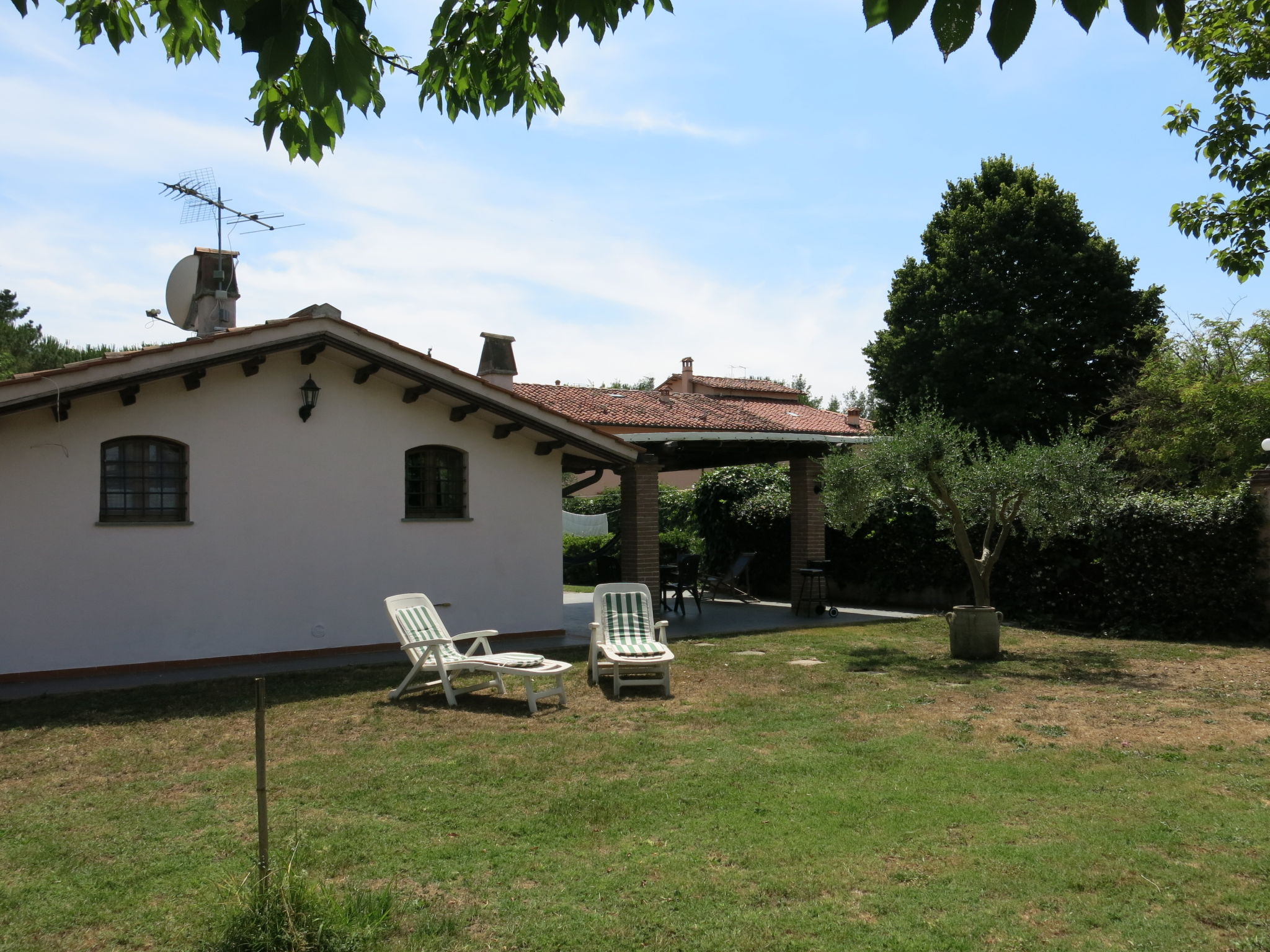 Foto 22 - Haus mit 1 Schlafzimmer in Pisa mit privater pool und garten