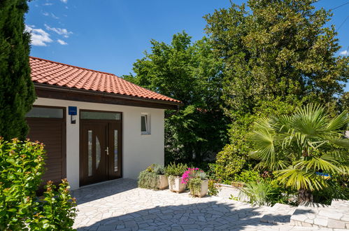 Photo 12 - Maison de 2 chambres à Omišalj avec jardin et terrasse