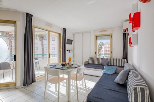 Foto 1 - Apartamento de 1 habitación en Fréjus con piscina y vistas al mar