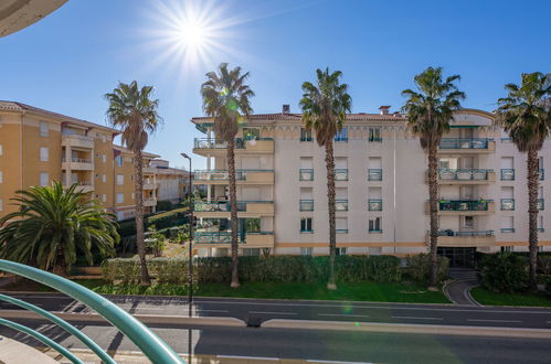 Foto 18 - Appartamento con 1 camera da letto a Fréjus con piscina e vista mare