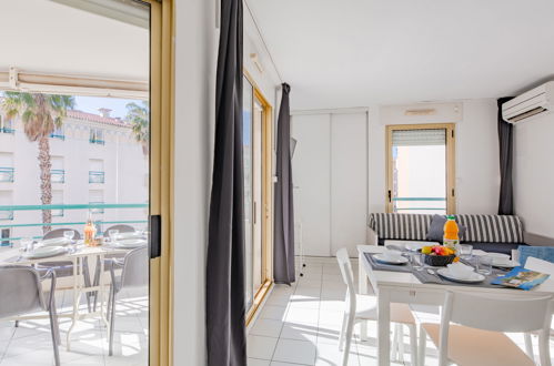 Foto 10 - Apartamento de 1 habitación en Fréjus con piscina y vistas al mar