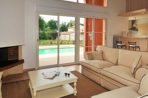 Foto 4 - Casa con 4 camere da letto a Pont-de-Larn con piscina privata e terrazza