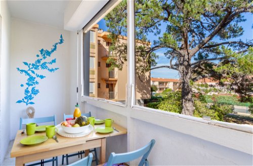 Foto 3 - Apartamento en Bormes-les-Mimosas con vistas al mar