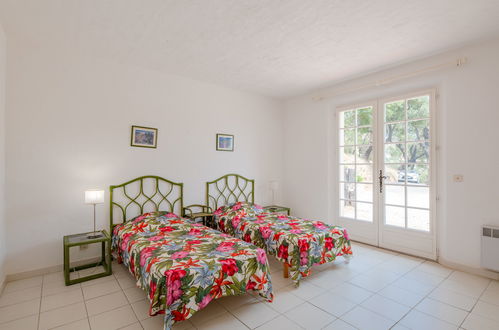 Foto 15 - Casa con 5 camere da letto a Grimaud con piscina privata e giardino