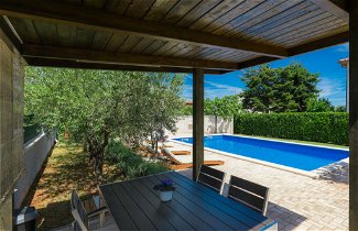 Foto 3 - Apartamento de 1 quarto em Marčana com piscina privada e vistas do mar