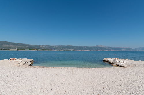 Foto 28 - Appartamento con 2 camere da letto a Trogir con piscina e giardino