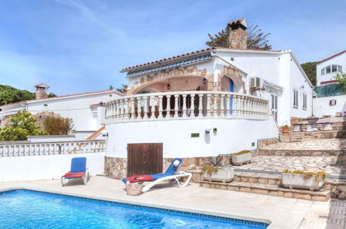Foto 15 - Casa de 3 habitaciones en l'Escala con piscina privada y vistas al mar