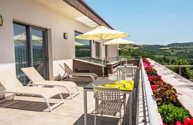 6 bedroom House in Todi with private pool and garden - Photo 56