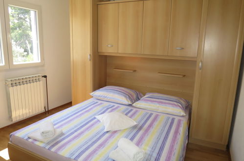 Foto 5 - Appartamento con 2 camere da letto a Vir con terrazza e vista mare