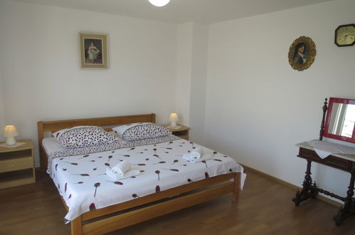 Foto 9 - Appartamento con 2 camere da letto a Vir con giardino e terrazza