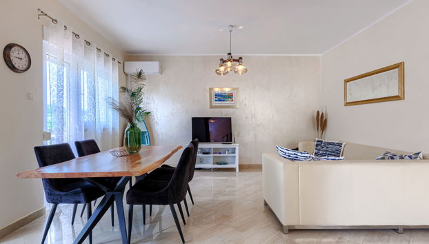 6 bedroom House in Marčana with private pool and garden - Photo 4