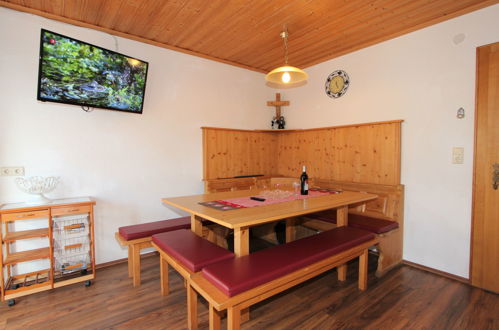 Foto 6 - Apartamento de 2 habitaciones en Zellberg con sauna y vistas a la montaña