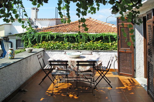 Photo 22 - Maison de 3 chambres à Imperia avec jardin et terrasse