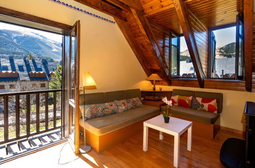 Foto 2 - Apartamento de 3 habitaciones en La Vall de Boí con piscina y vistas a la montaña