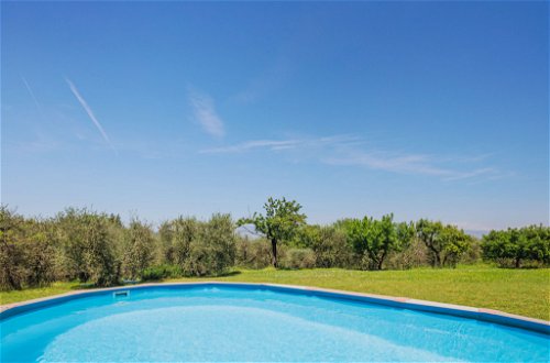 Foto 3 - Apartamento de 2 quartos em Capannori com piscina privada e jardim
