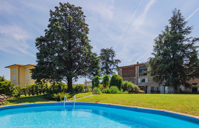 Apartamento de 2 quartos em Capannori com piscina privada e jardim - Foto 1