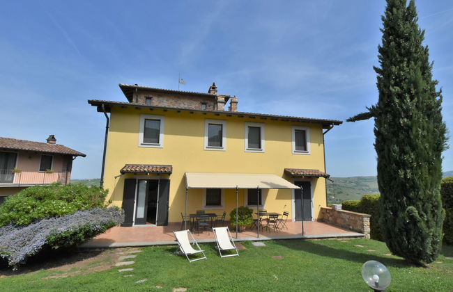 Apartamento de 2 quartos em Castana com piscina e jardim - Foto 2