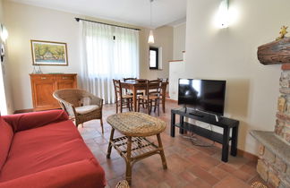 Photo 3 - 1 bedroom Apartment in Castana with swimming pool and terrace