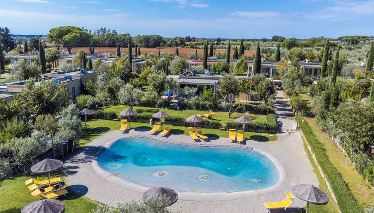 Foto 1 - Casa con 2 camere da letto a Cecina con piscina e vista mare