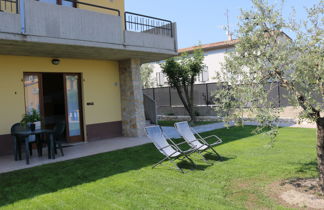 Photo 2 - Appartement de 2 chambres à Lazise avec piscine et vues sur la montagne