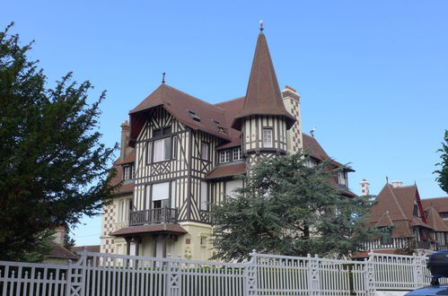 Foto 20 - Appartamento con 1 camera da letto a Cabourg con vista mare