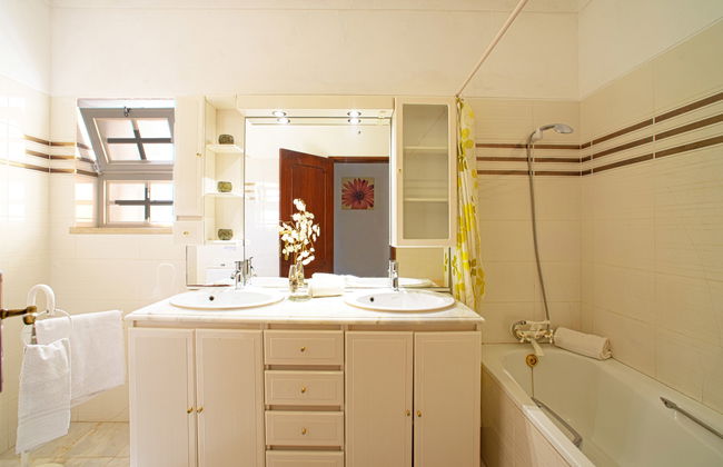 Casa de 4 quartos em Albufeira com piscina privada e jardim - Foto 15